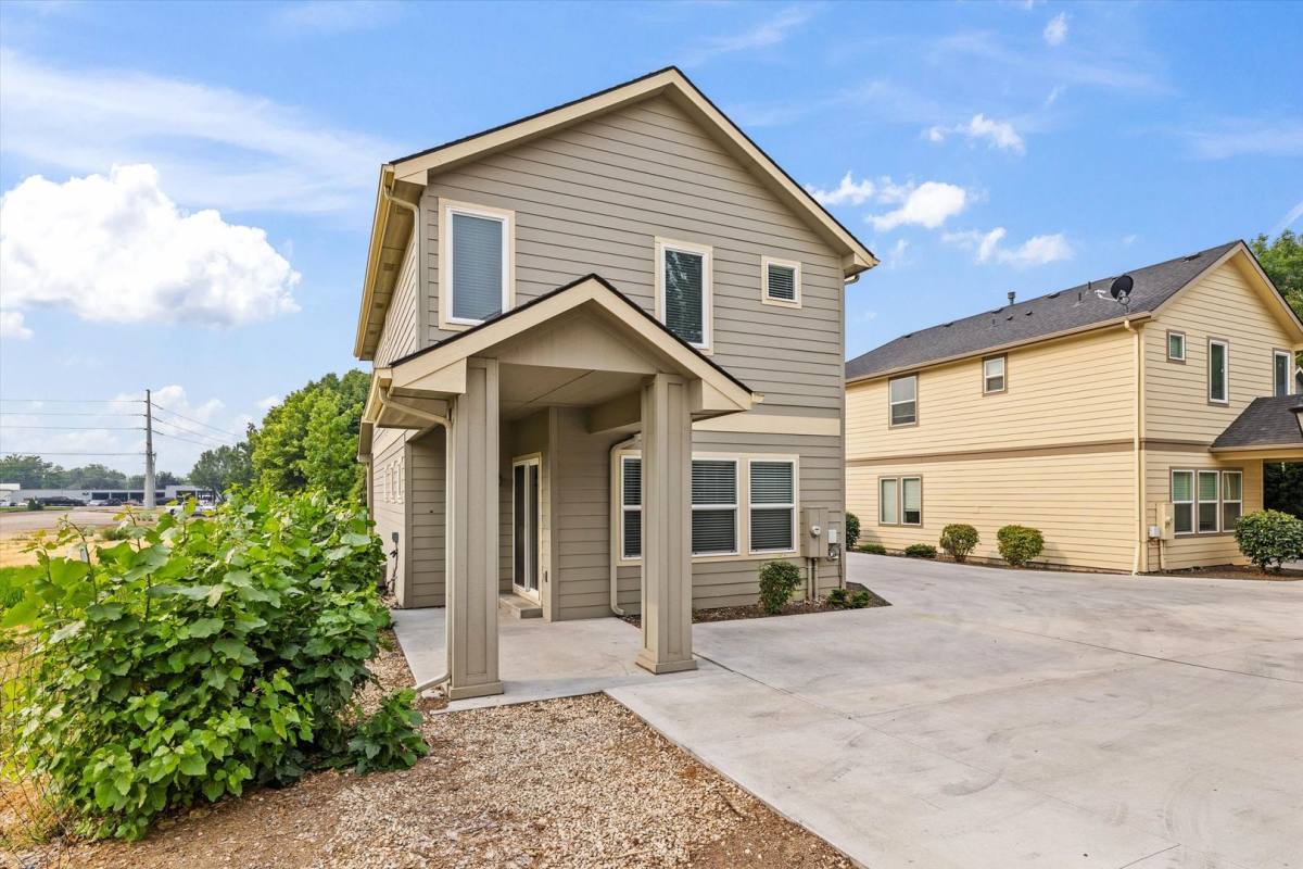 Apartment for rent at 352 E Idaho St, Eagle, ID 83616