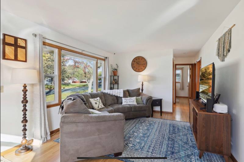 House for rent at 481 10th Ave NW, Saint Paul, MN 55112