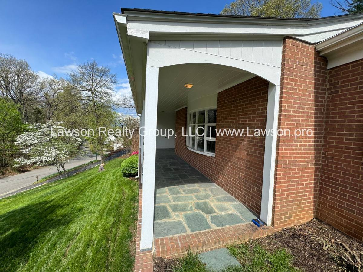 House for rent at 3074 Carolina Ave SW, Roanoke, VA 24014