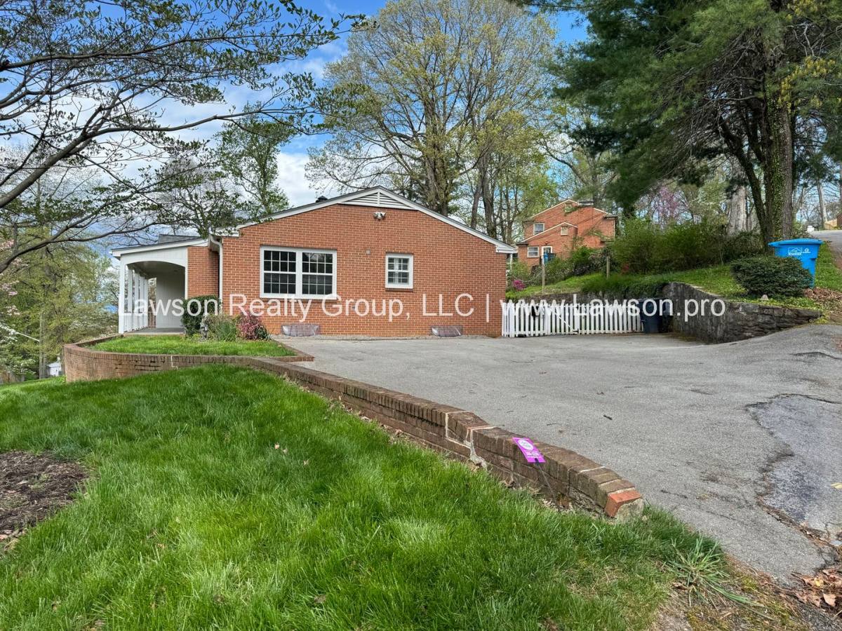 House for rent at 3074 Carolina Ave SW, Roanoke, VA 24014