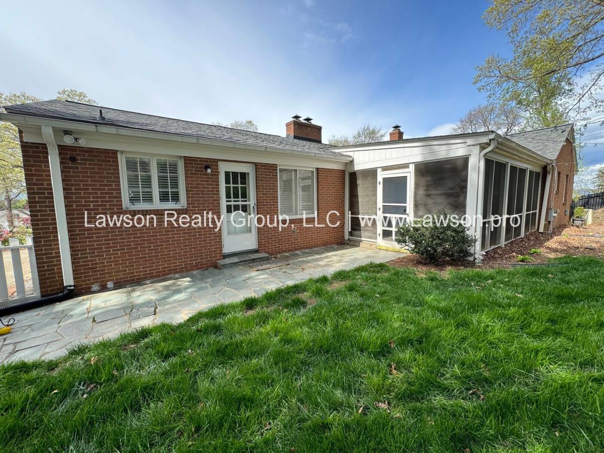House for rent at 3074 Carolina Ave SW, Roanoke, VA 24014