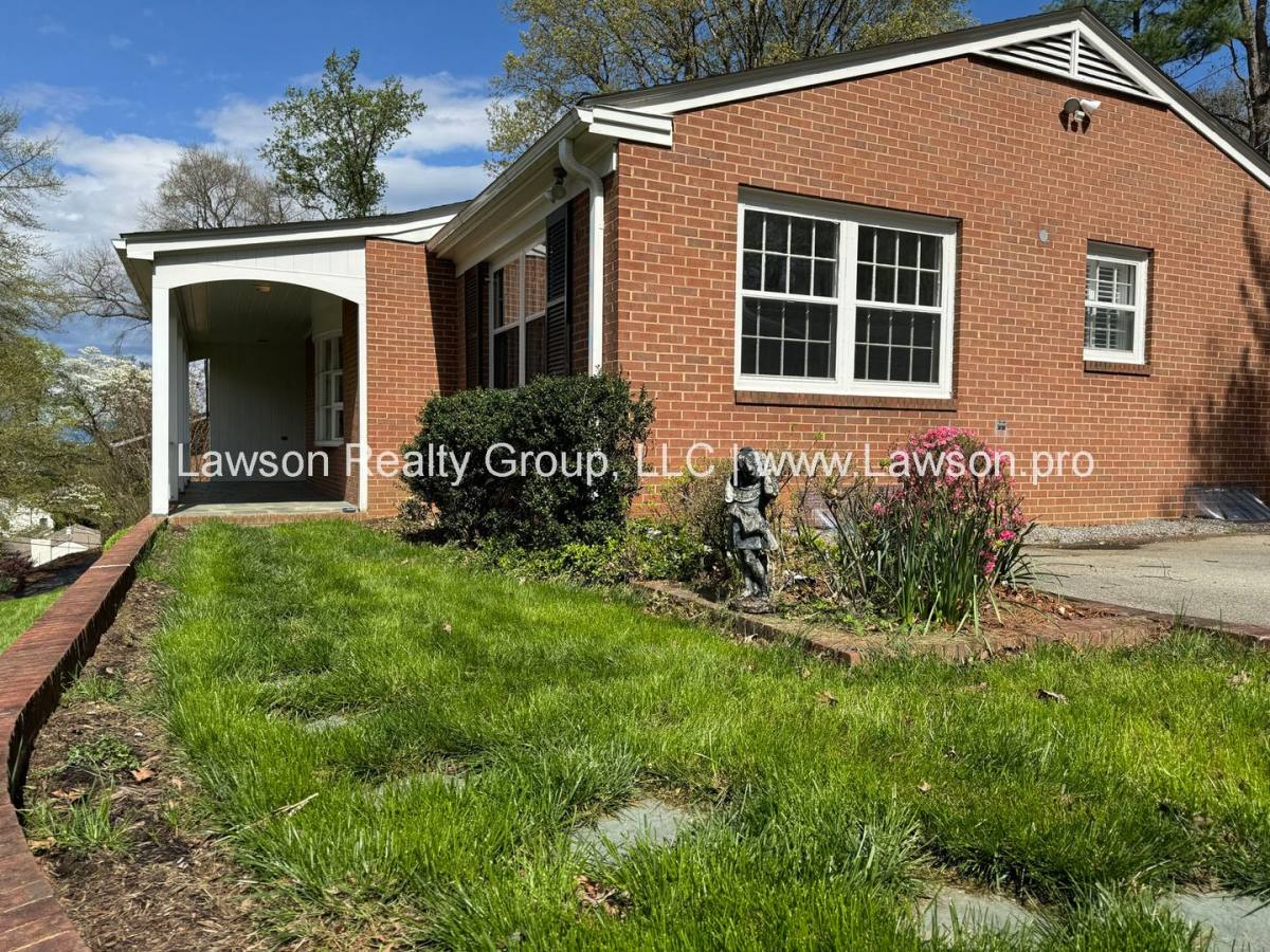 House for rent at 3074 Carolina Ave SW, Roanoke, VA 24014