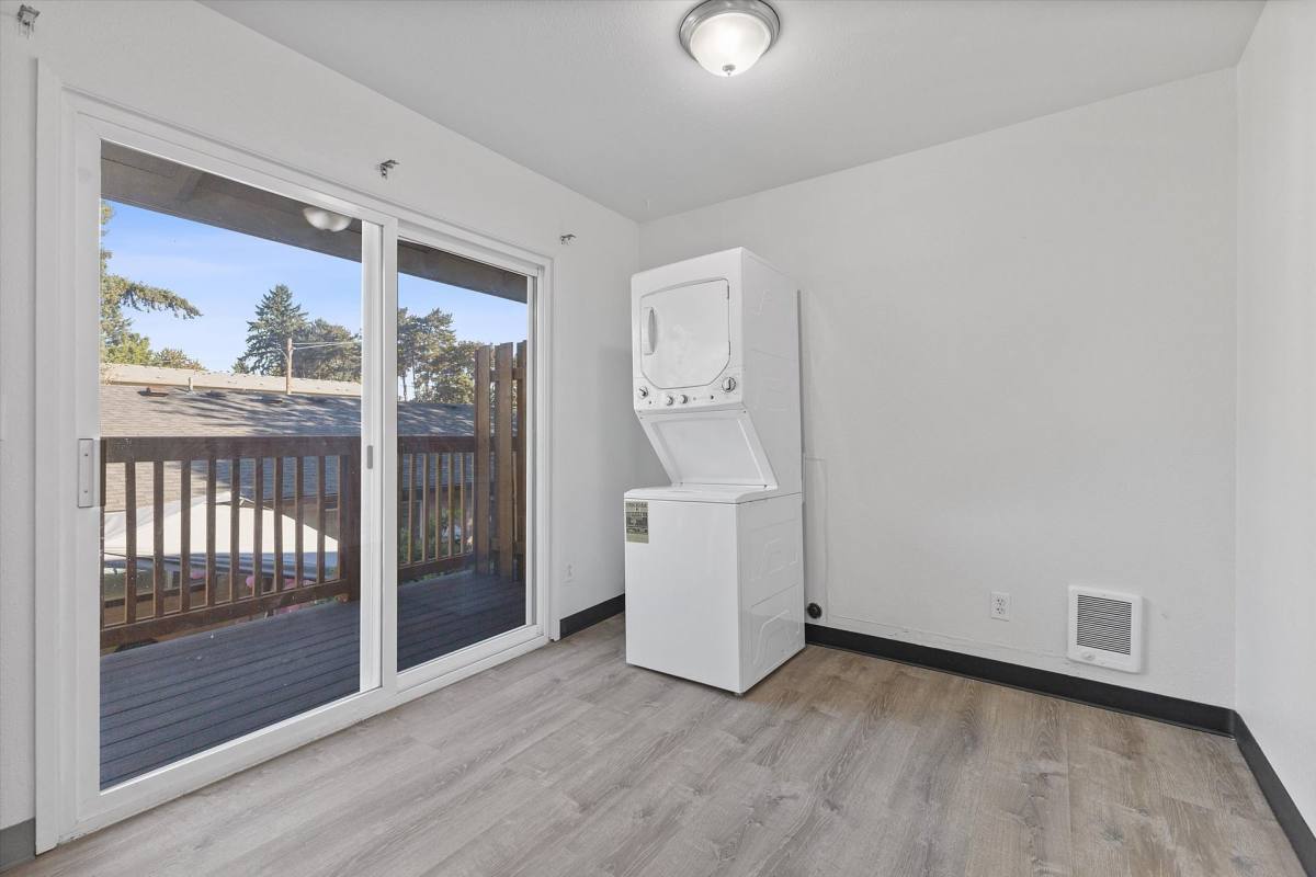 Apartment for rent at 100 NE 162nd Ave, Portland, OR 97230
