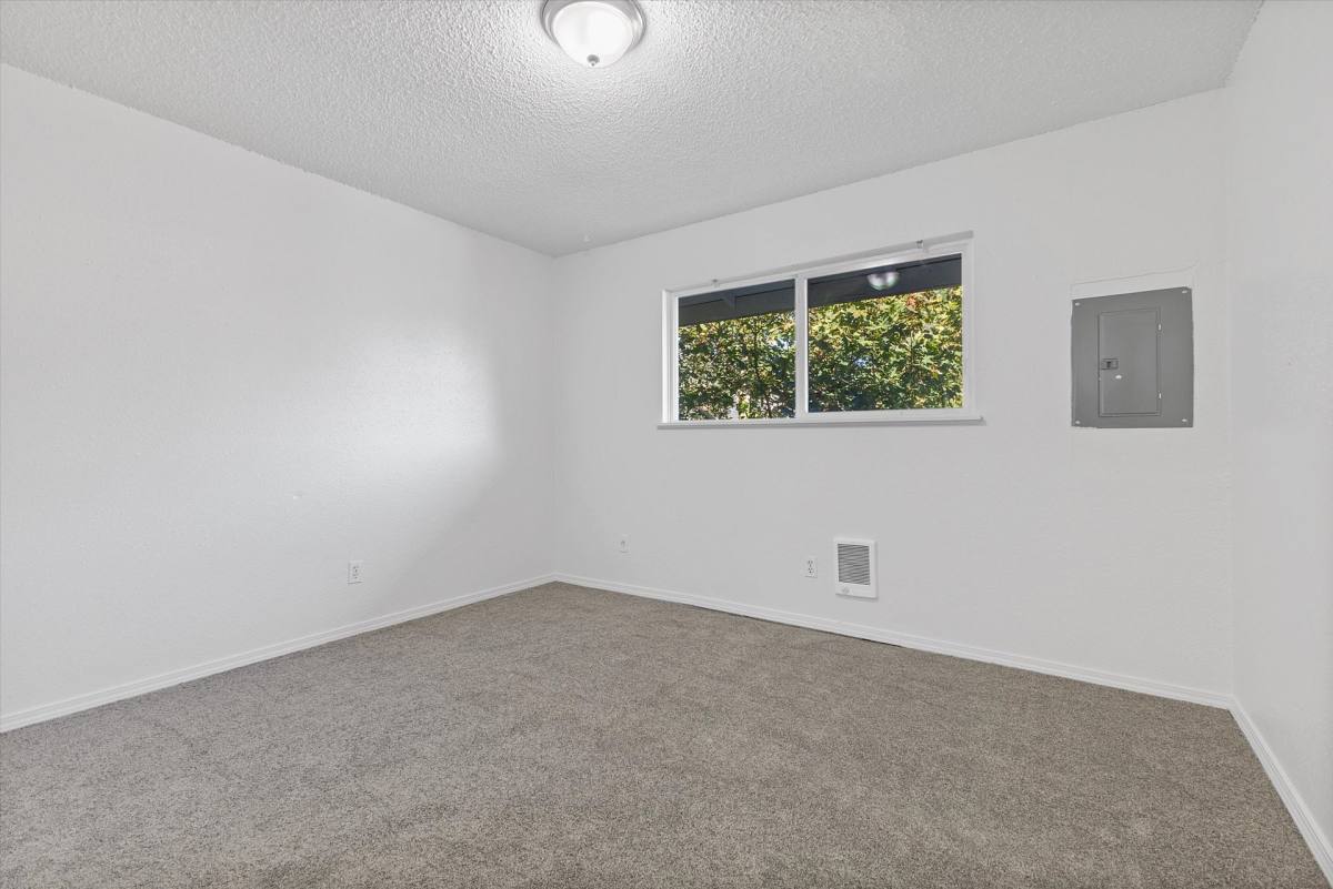 Apartment for rent at 100 NE 162nd Ave, Portland, OR 97230