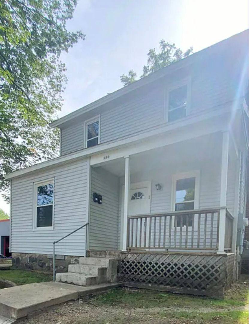 Townhouse for rent at 850 Fulton St W, Grand Rapids, MI 49504