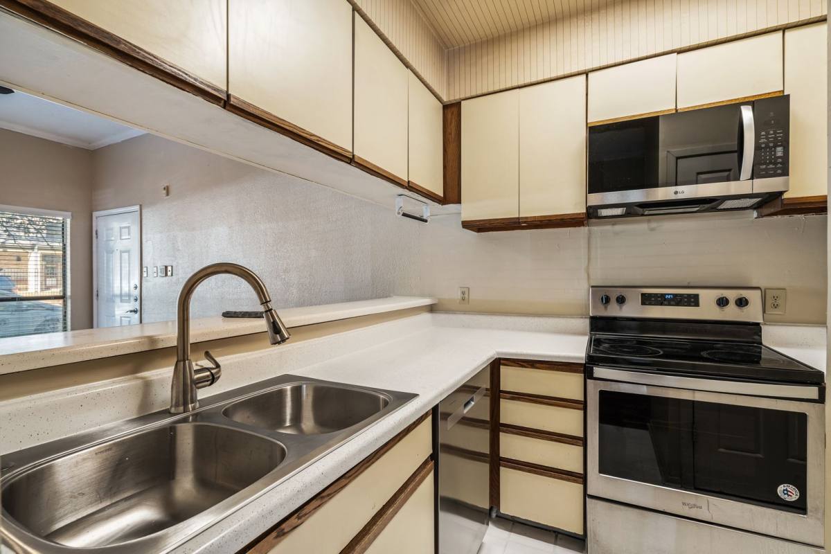 Apartment for rent at 807 W 25th, Austin, TX 78705