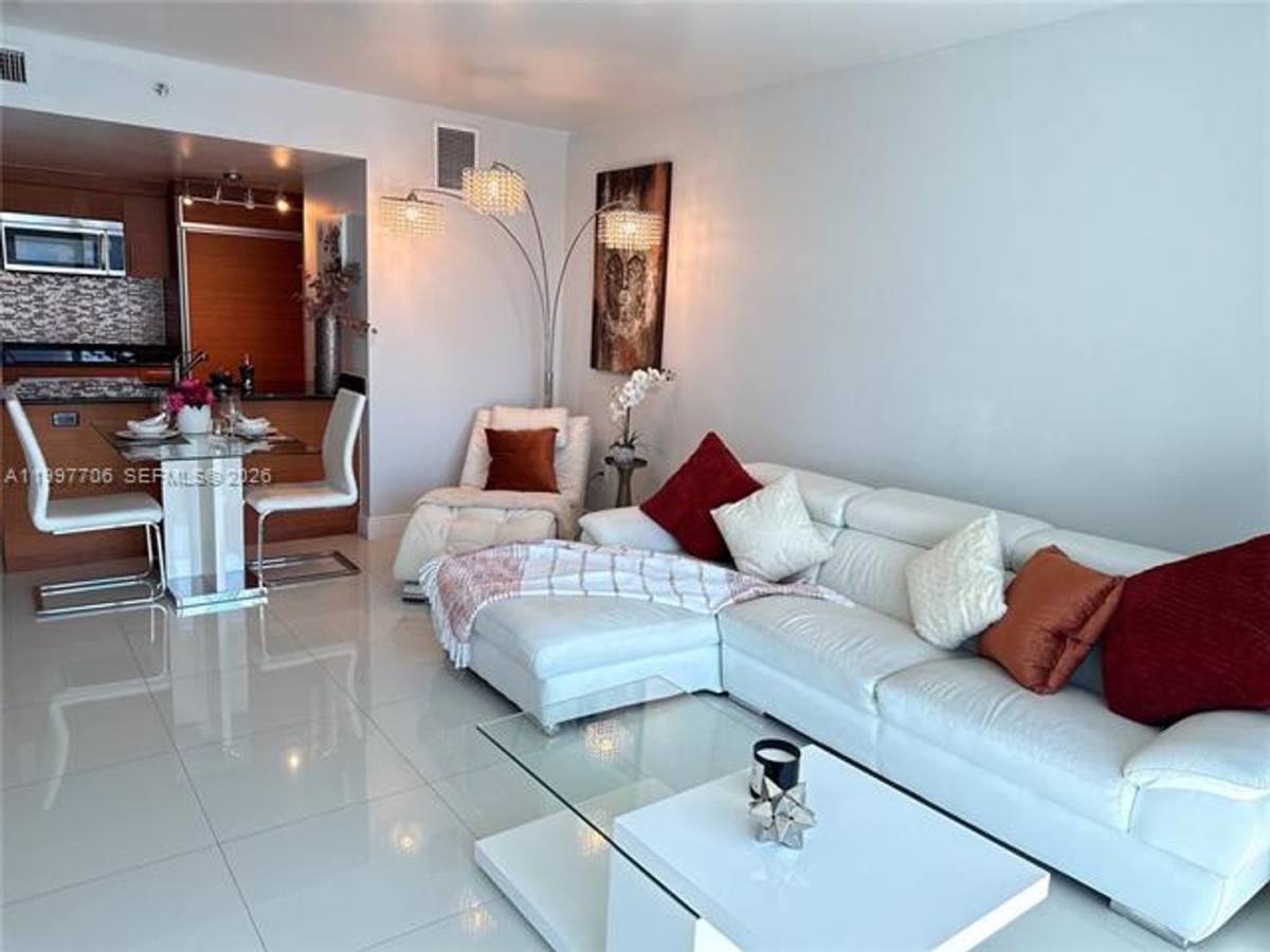 Apartment for rent at 50 Biscayne Blvd, Miami, FL 33132