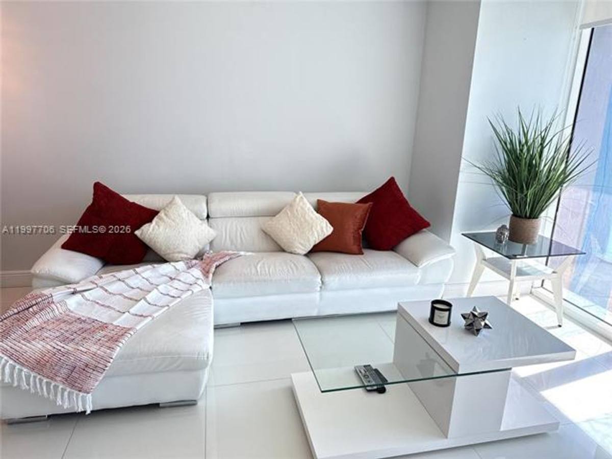 Apartment for rent at 50 Biscayne Blvd, Miami, FL 33132