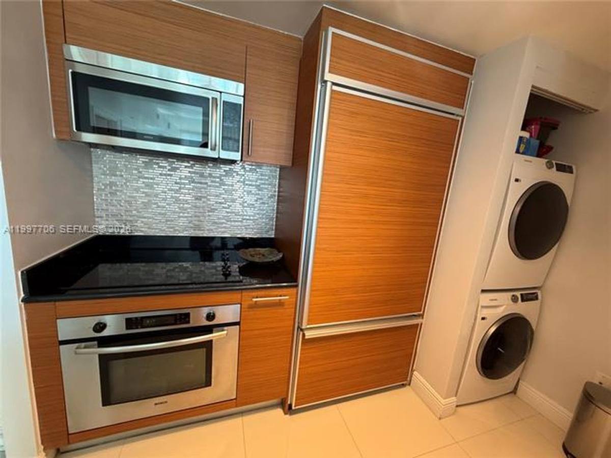 Apartment for rent at 50 Biscayne Blvd, Miami, FL 33132