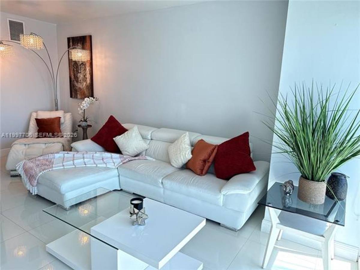 Apartment for rent at 50 Biscayne Blvd, Miami, FL 33132