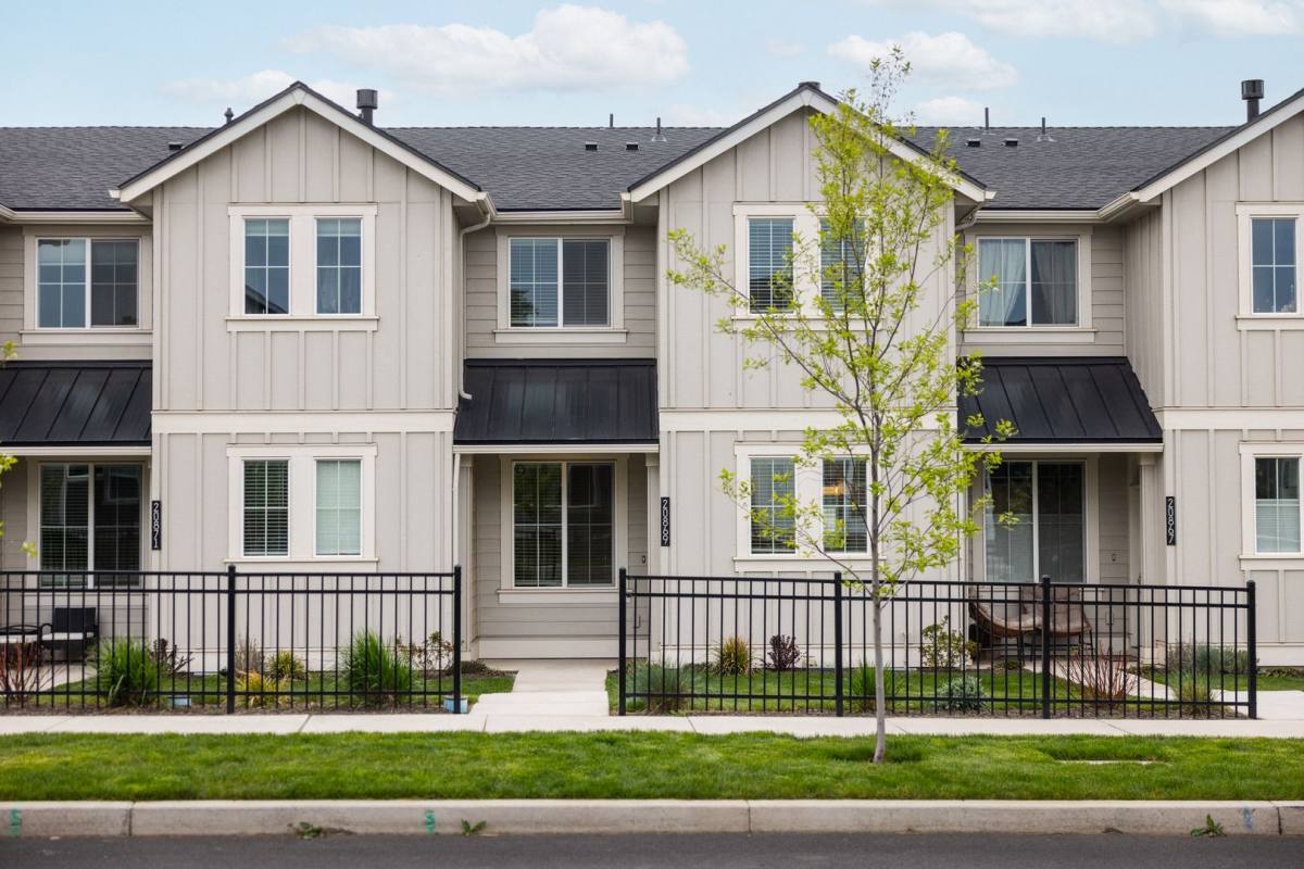 Townhouse for rent at 20869 SE Denver Dr, Bend, OR 97702