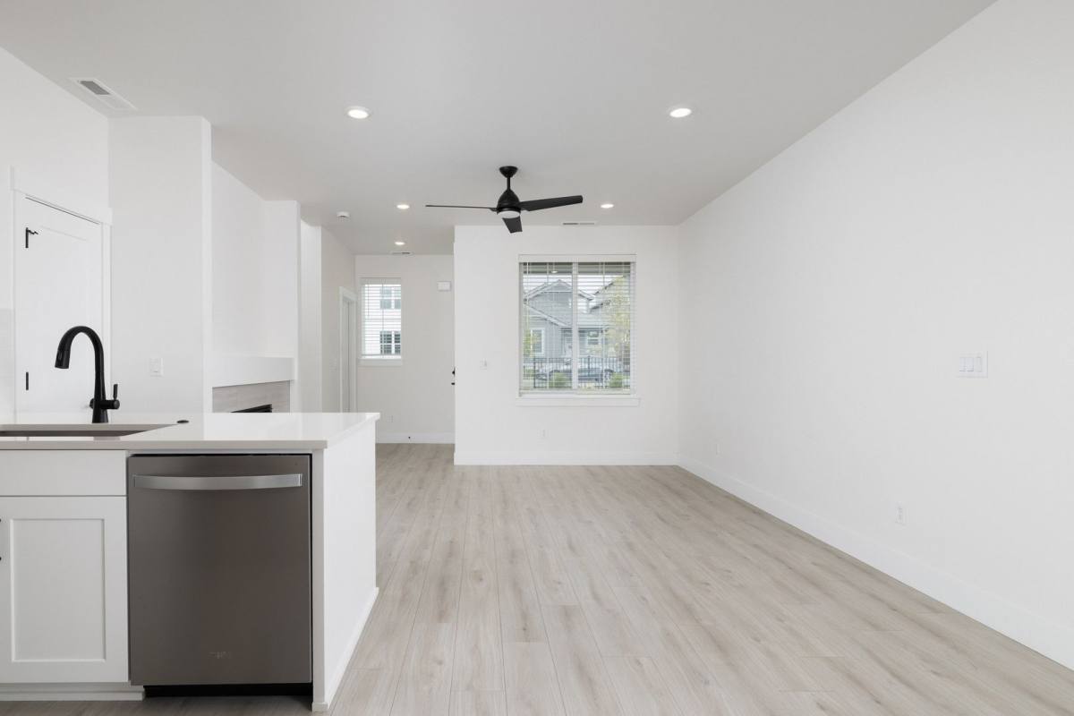 Townhouse for rent at 20869 SE Denver Dr, Bend, OR 97702