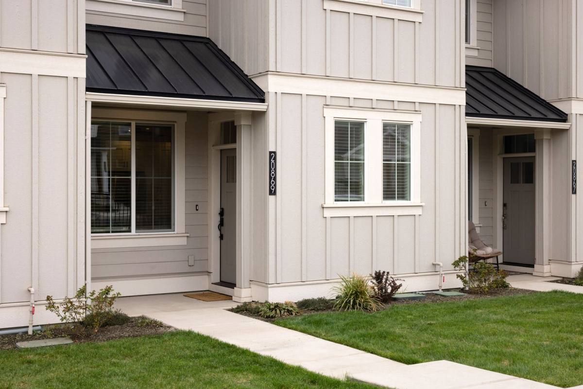 Townhouse for rent at 20869 SE Denver Dr, Bend, OR 97702