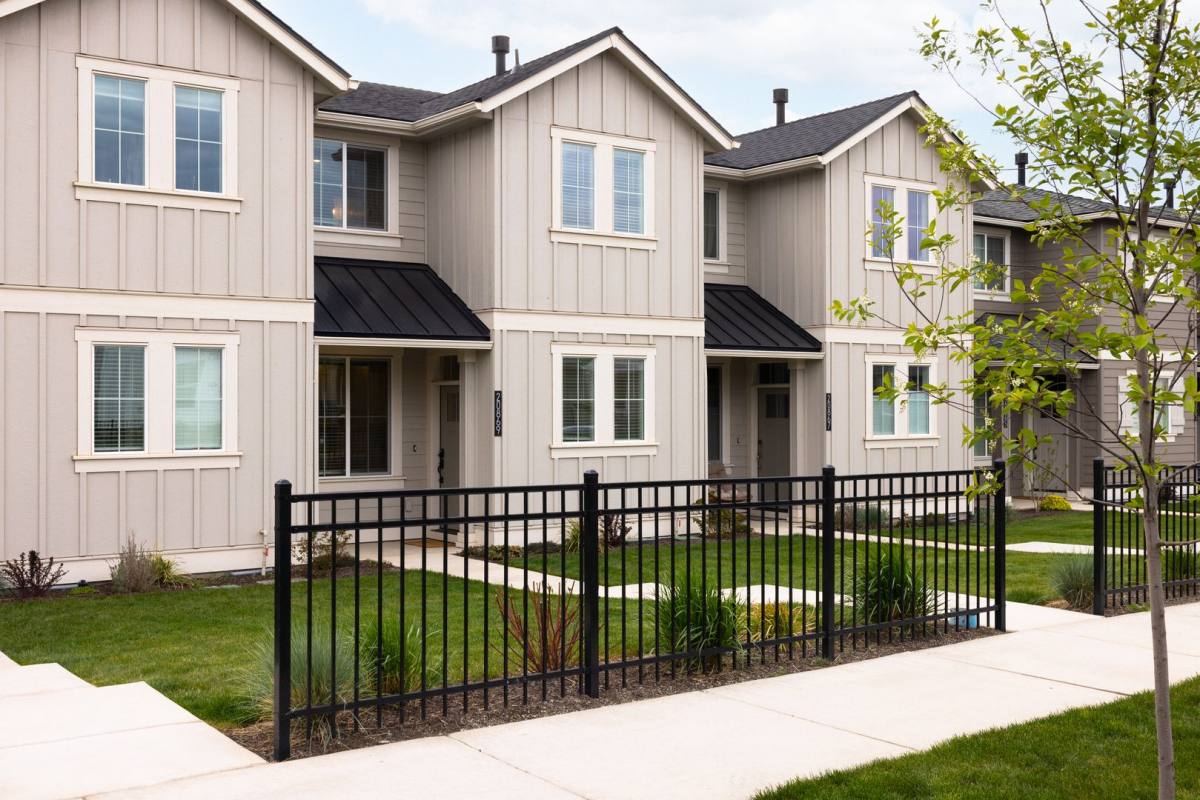 Townhouse for rent at 20869 SE Denver Dr, Bend, OR 97702