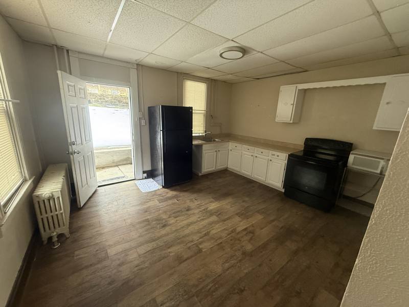 Apartment for rent at 120-122 N 3rd St #B, Jeannette, PA 15644