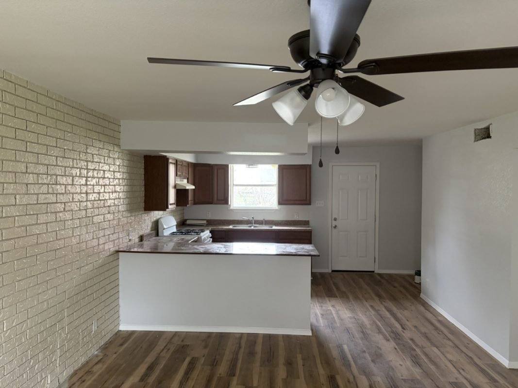 Townhouse for rent at 604 W 4th St, Taylor, TX 76574