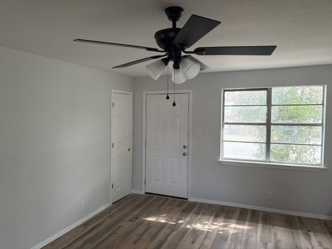 Townhouse for rent at 604 W 4th St, Taylor, TX 76574