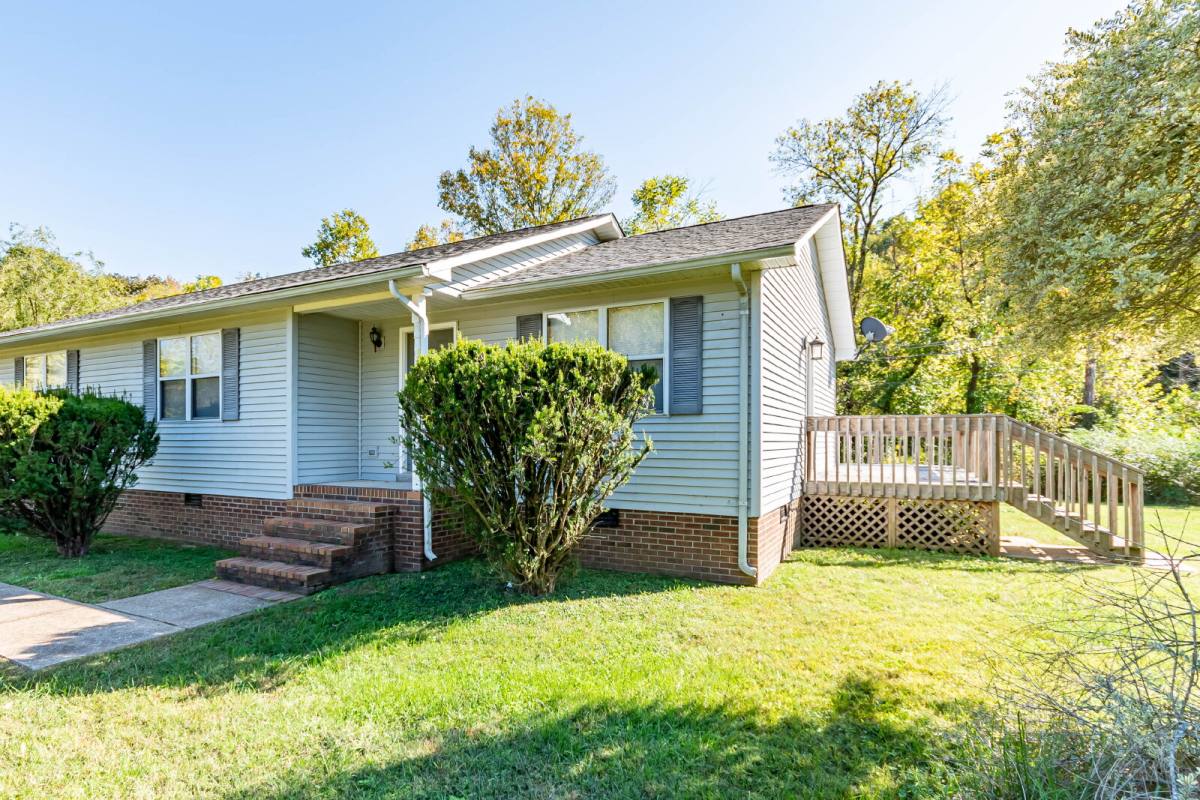 Townhouse for rent at 118 E Acres Ave #B, Waverly, TN 37185