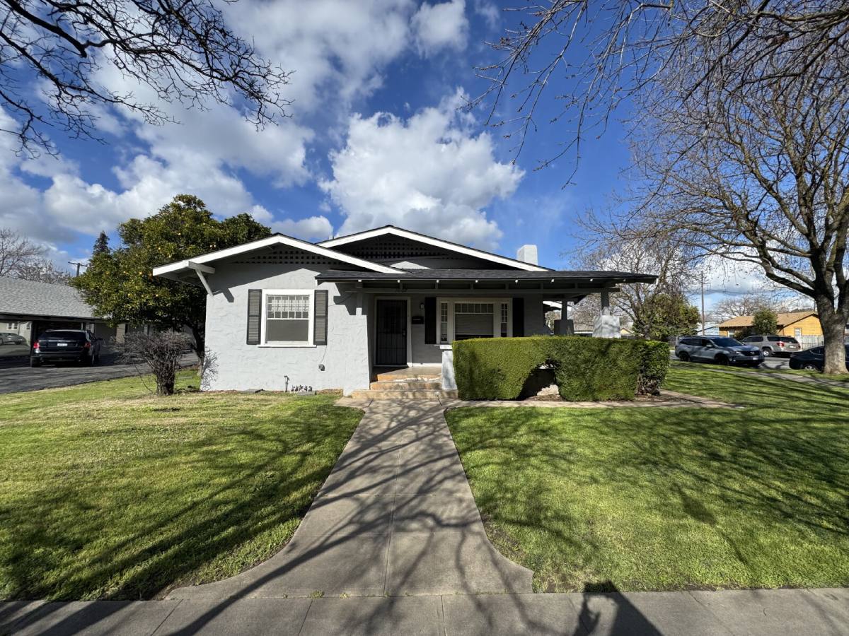 Apartment for rent at 1007 W 18th St, Merced, CA 95340