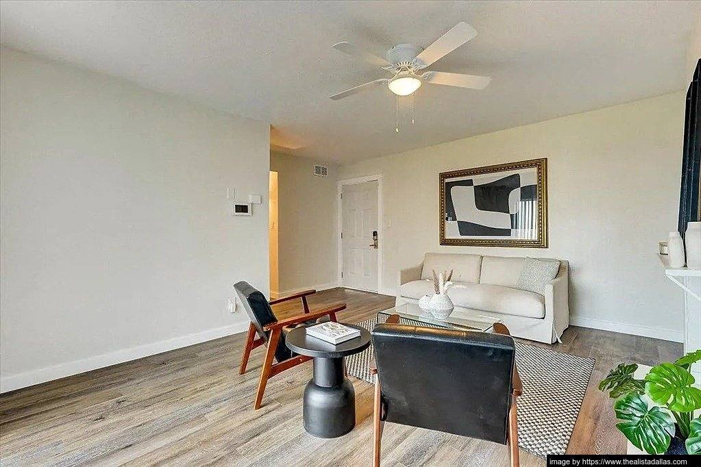 Apartment for rent at 10028 Royal Lane #112, Dallas, TX 75238