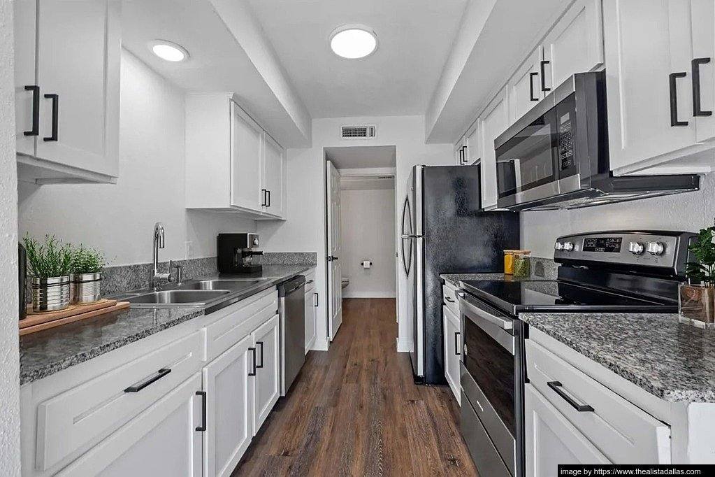 Apartment for rent at 10028 Royal Lane #112, Dallas, TX 75238