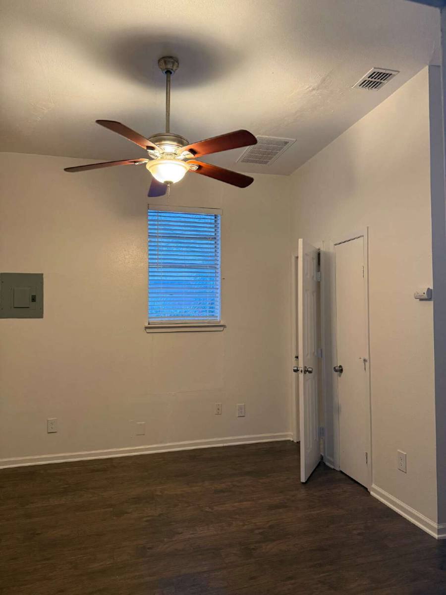 Apartment for rent at 711 E Carson St #A5, San Antonio, TX 78208