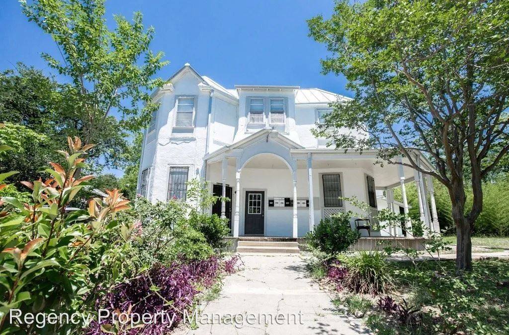 Apartment for rent at 711 E Carson St #A5, San Antonio, TX 78208