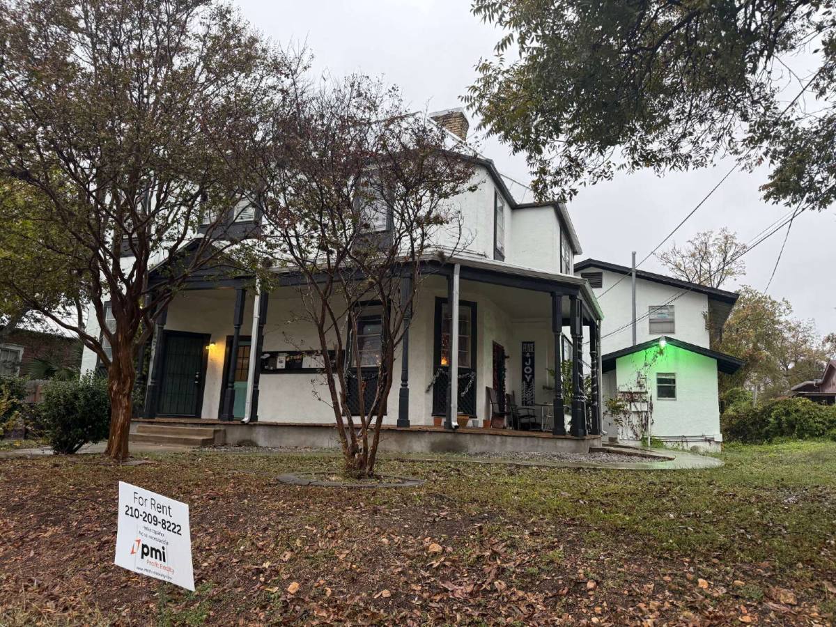 Apartment for rent at 711 E Carson St #A5, San Antonio, TX 78208