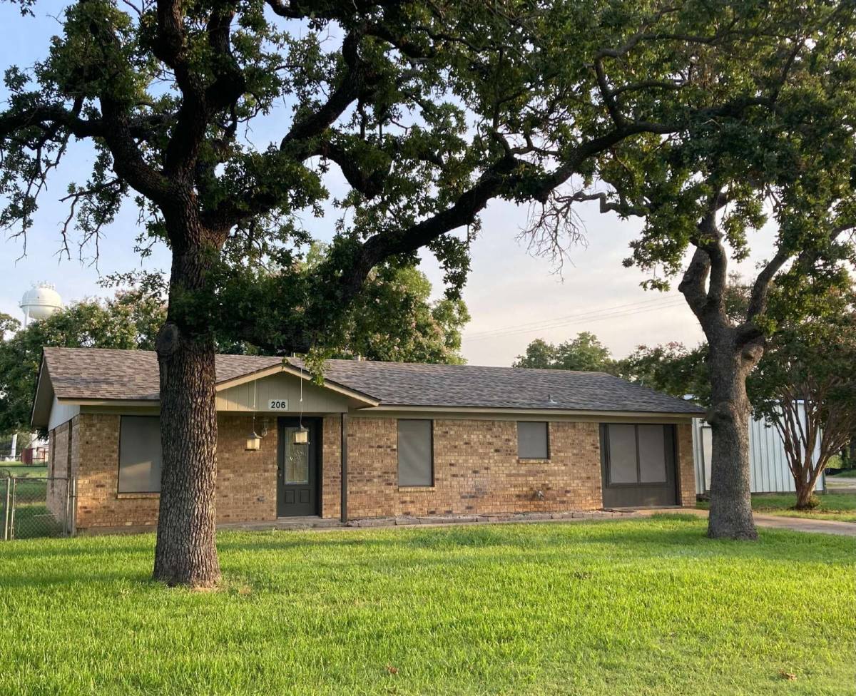 House for rent at 206 E 3rd St, Tolar, TX 76476