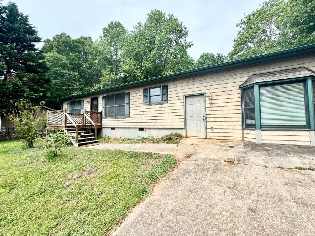 House for rent at 1713 E Main St, Westminster, SC 29693