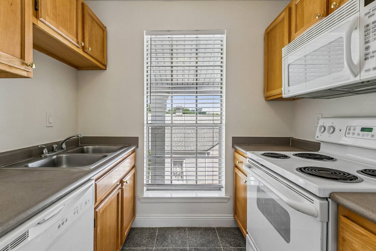 Condo for rent at 825 Louisiana Ave #6, New Orleans, LA 70115