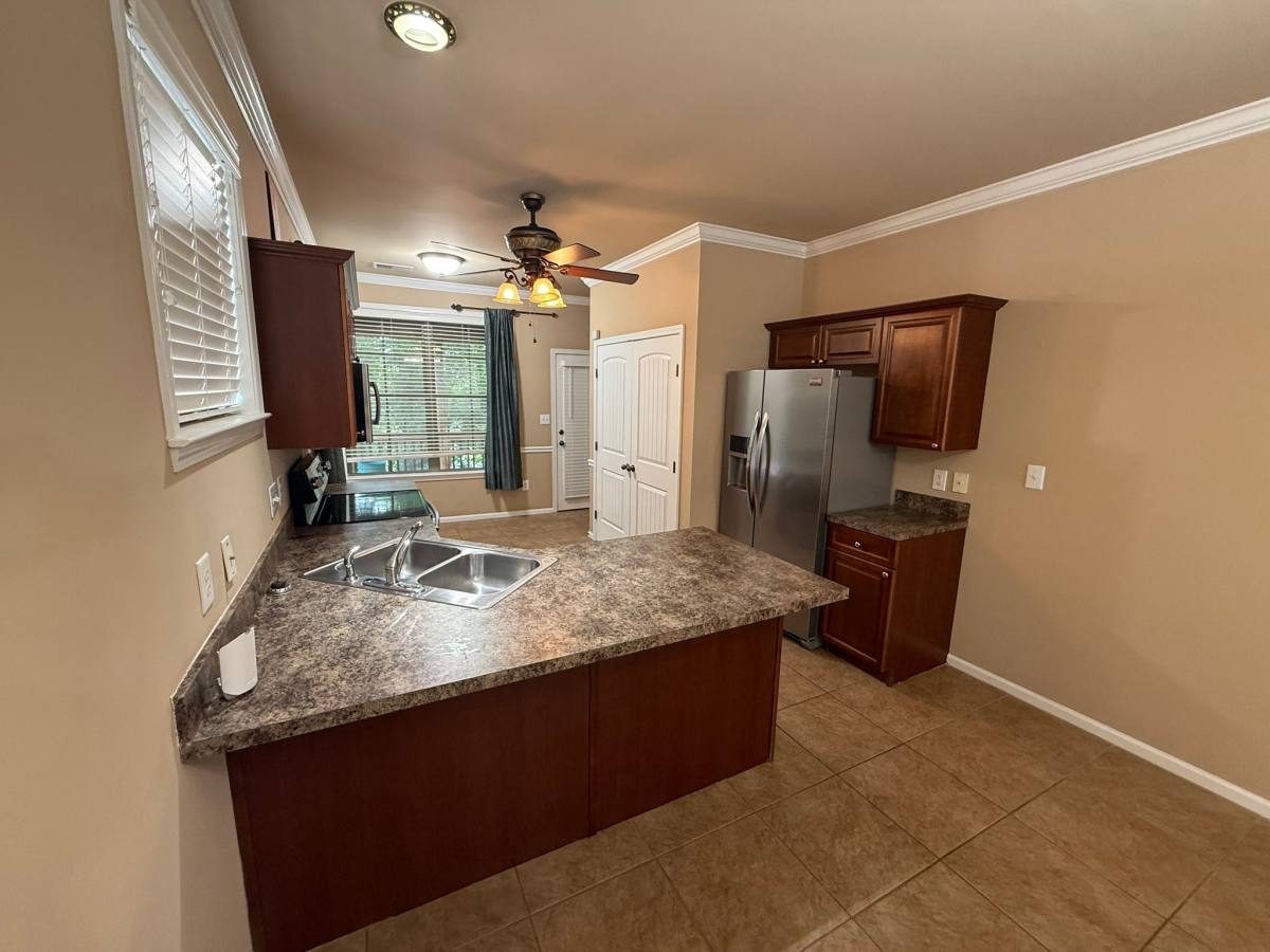 Townhouse for rent at 2343 Ridgemont Dr, Birmingham, AL 35244