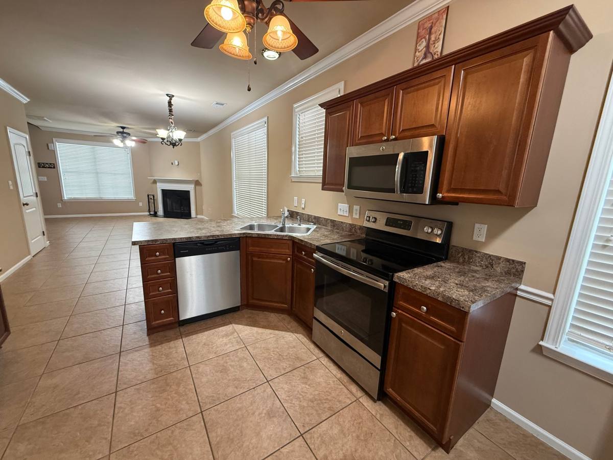Townhouse for rent at 2343 Ridgemont Dr, Birmingham, AL 35244