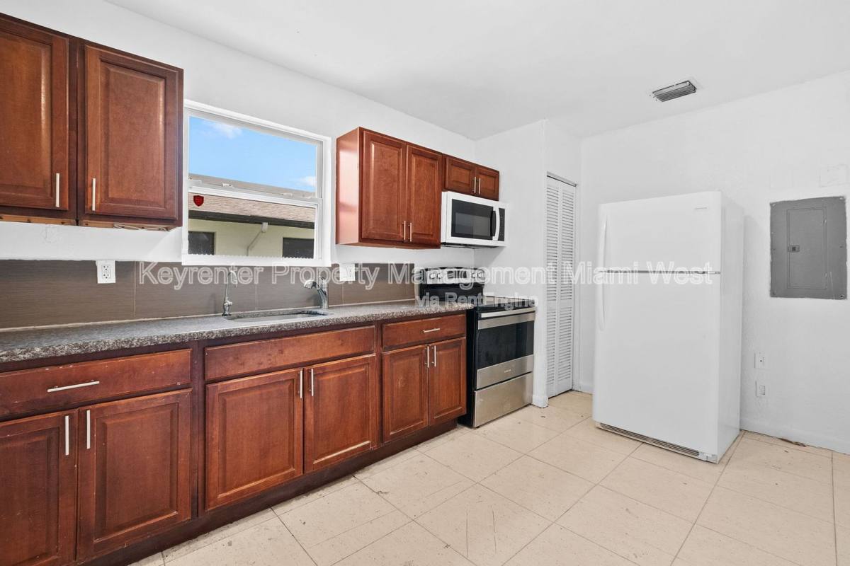 House for rent at 7770 NW 9th Ave, Miami, FL 33150