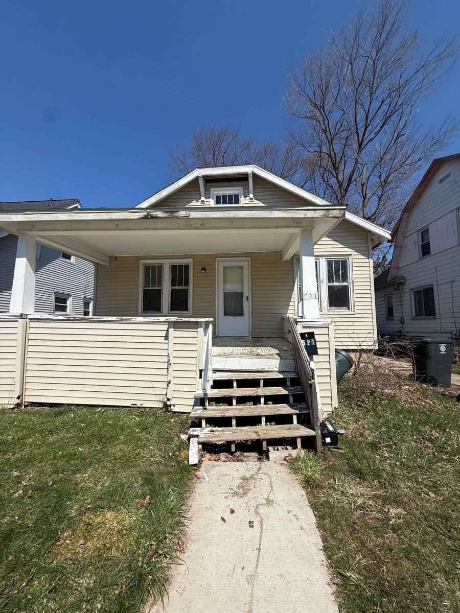 House for rent at 521 E Marengo Ave, Flint, MI 48505
