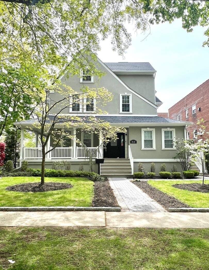 House for rent at 21520 43rd Ave, Bayside, NY 11361