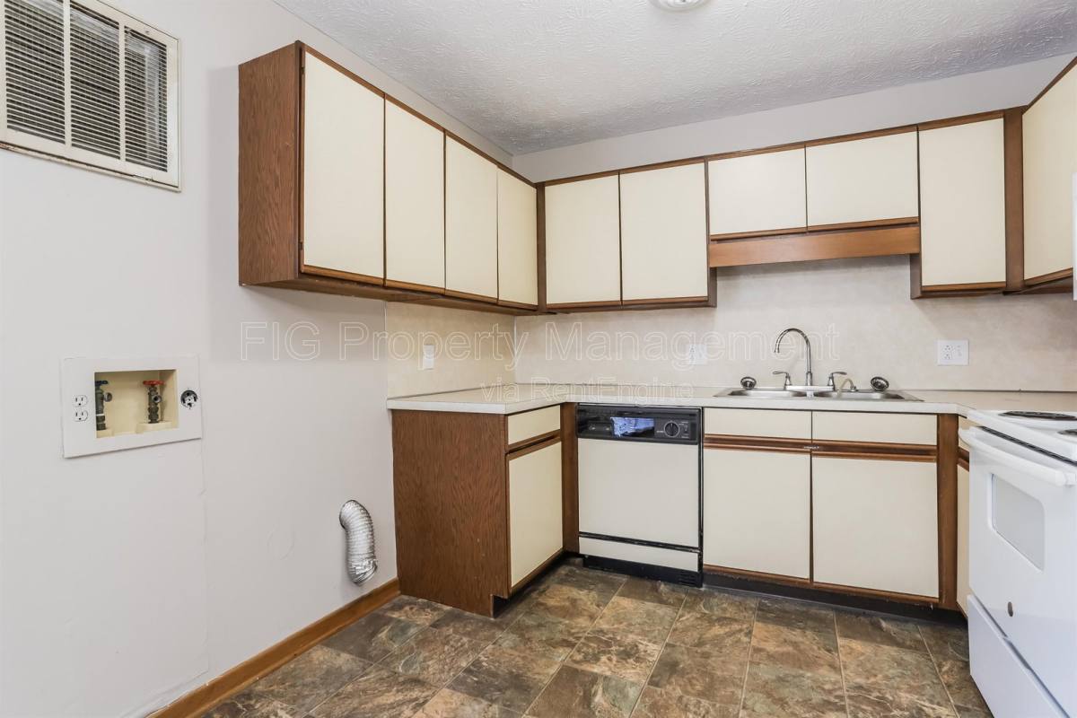 Apartment for rent at 525 Scott County Rd #F, Kingsport, TN 37660