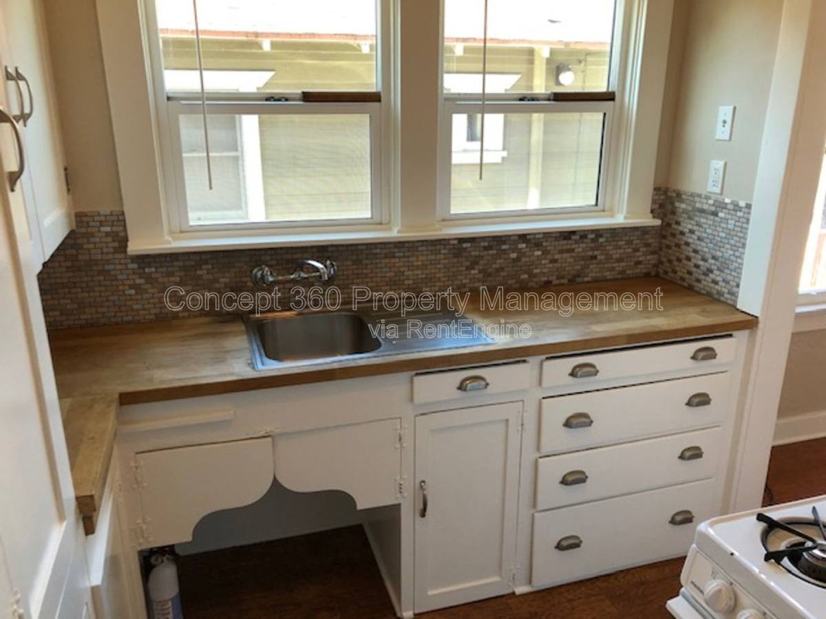 Apartment for rent at 1144 E Appleton St #1, Long Beach, CA 90802