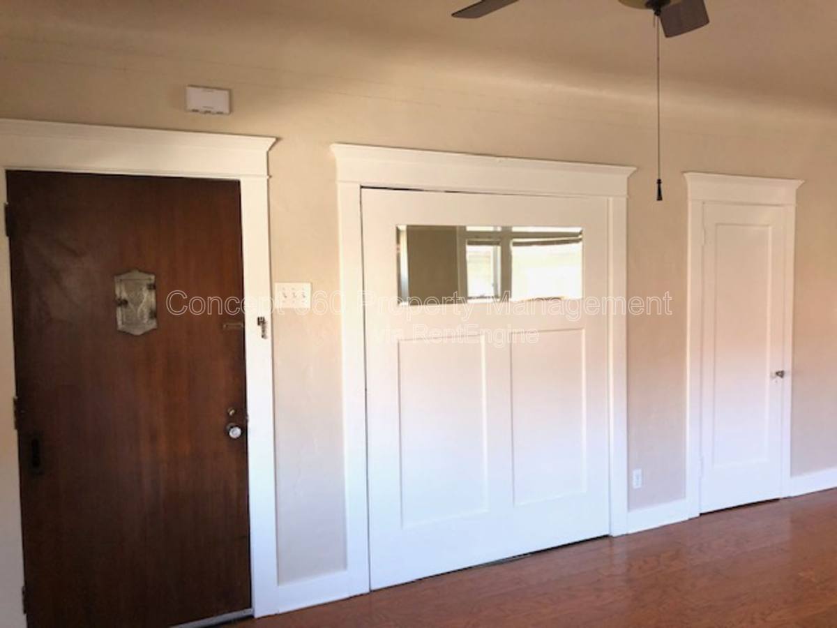 Apartment for rent at 1144 E Appleton St #1, Long Beach, CA 90802