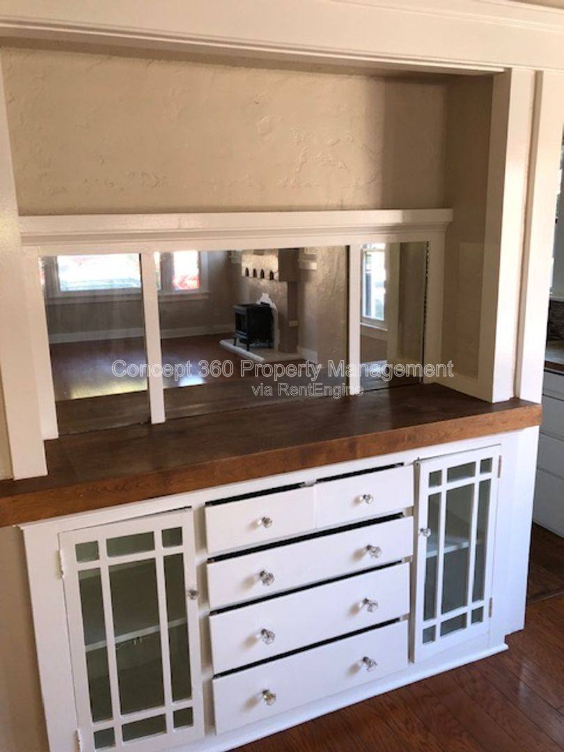 Apartment for rent at 1144 E Appleton St #1, Long Beach, CA 90802
