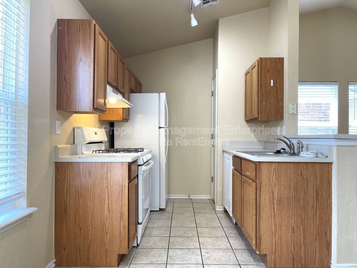 Apartment for rent at 1915 Leeds Lane, Norman, OK 73071