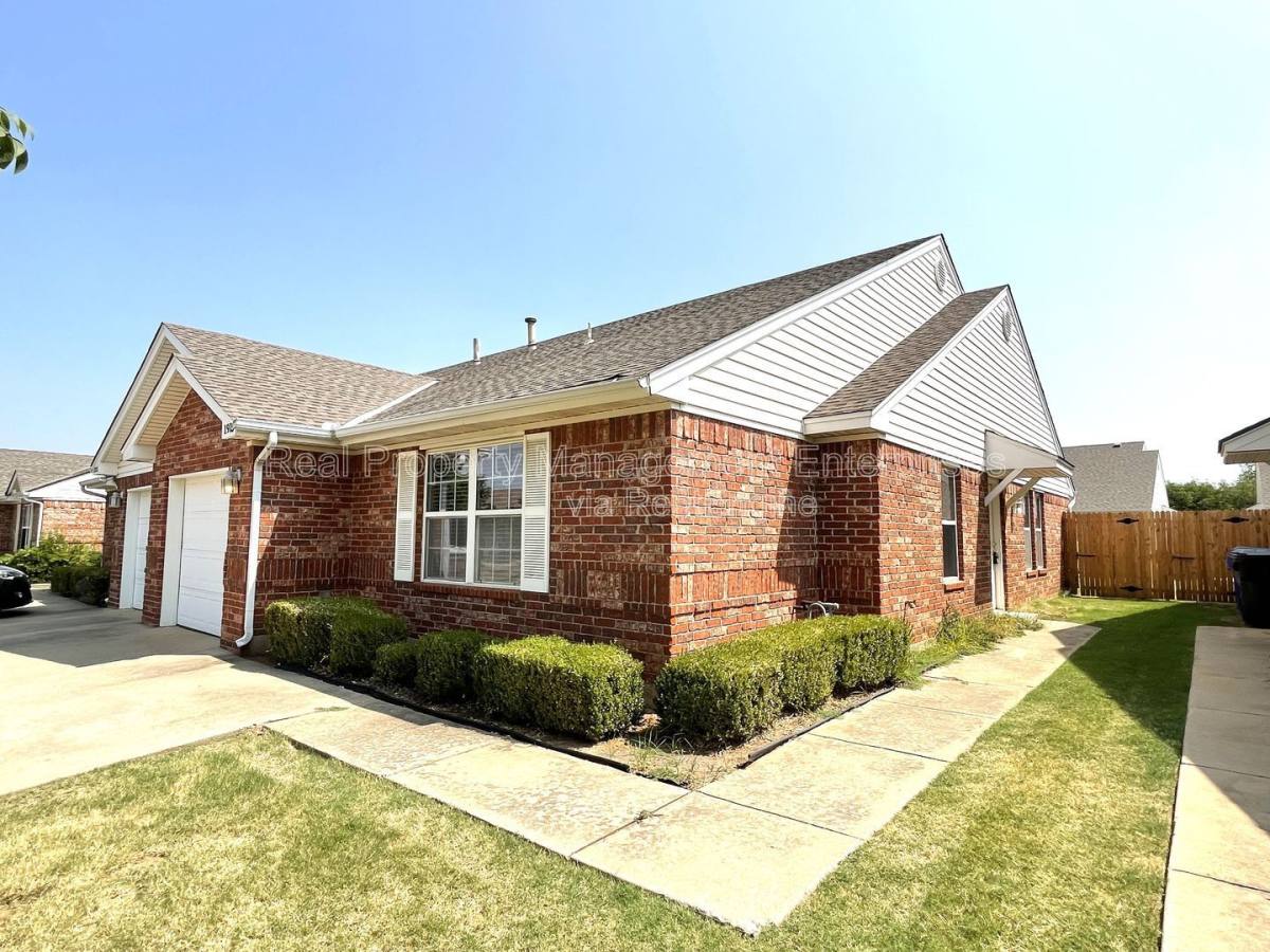 Apartment for rent at 1915 Leeds Lane, Norman, OK 73071