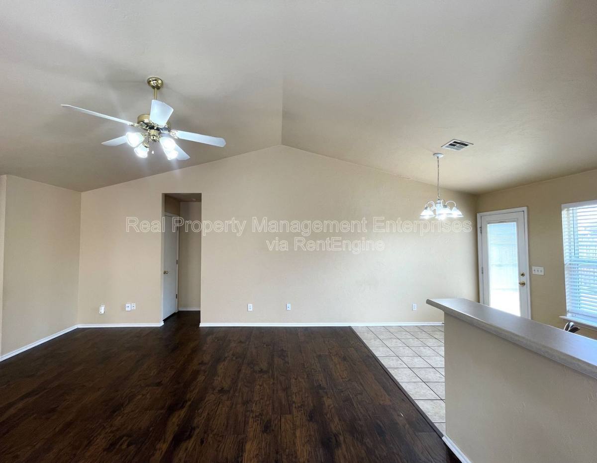 Apartment for rent at 1915 Leeds Lane, Norman, OK 73071