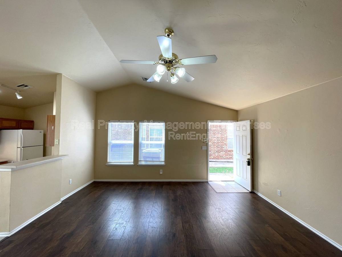 Apartment for rent at 1915 Leeds Lane, Norman, OK 73071