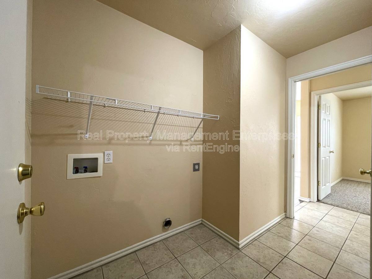 Apartment for rent at 1915 Leeds Lane, Norman, OK 73071