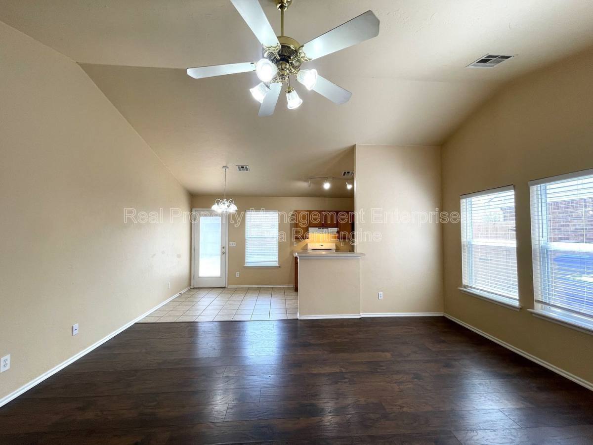 Apartment for rent at 1915 Leeds Lane, Norman, OK 73071
