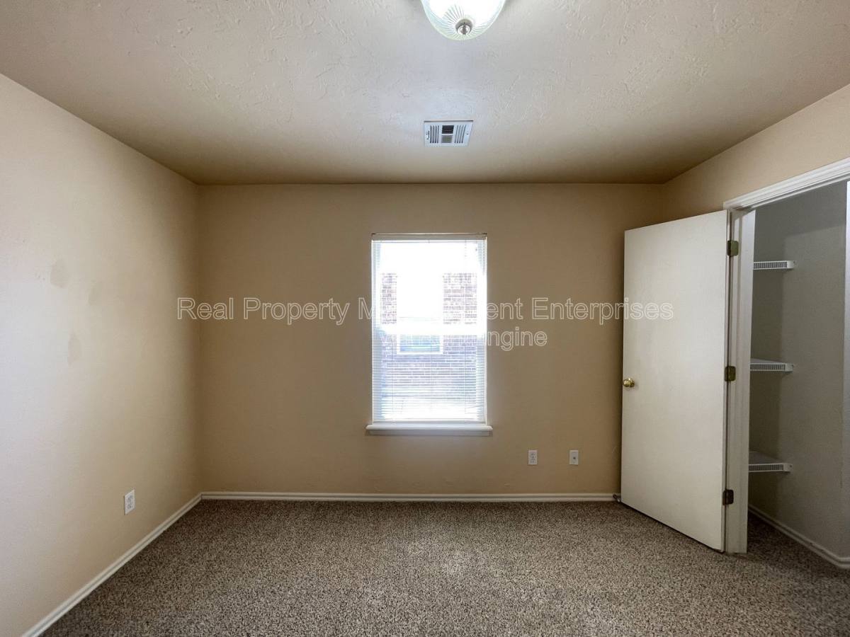 Apartment for rent at 1915 Leeds Lane, Norman, OK 73071
