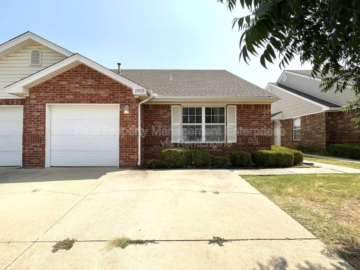 Apartment for rent at 1915 Leeds Lane, Norman, OK 73071