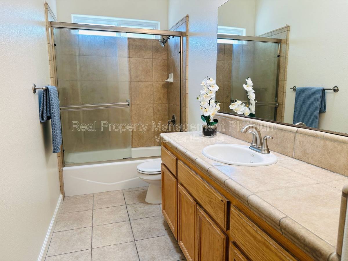 House for rent at 220 River, Madera, CA 93637