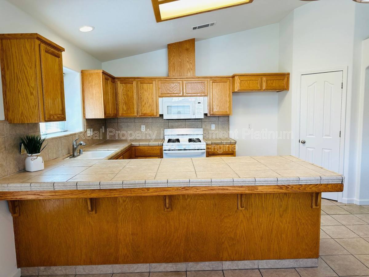 House for rent at 220 River, Madera, CA 93637